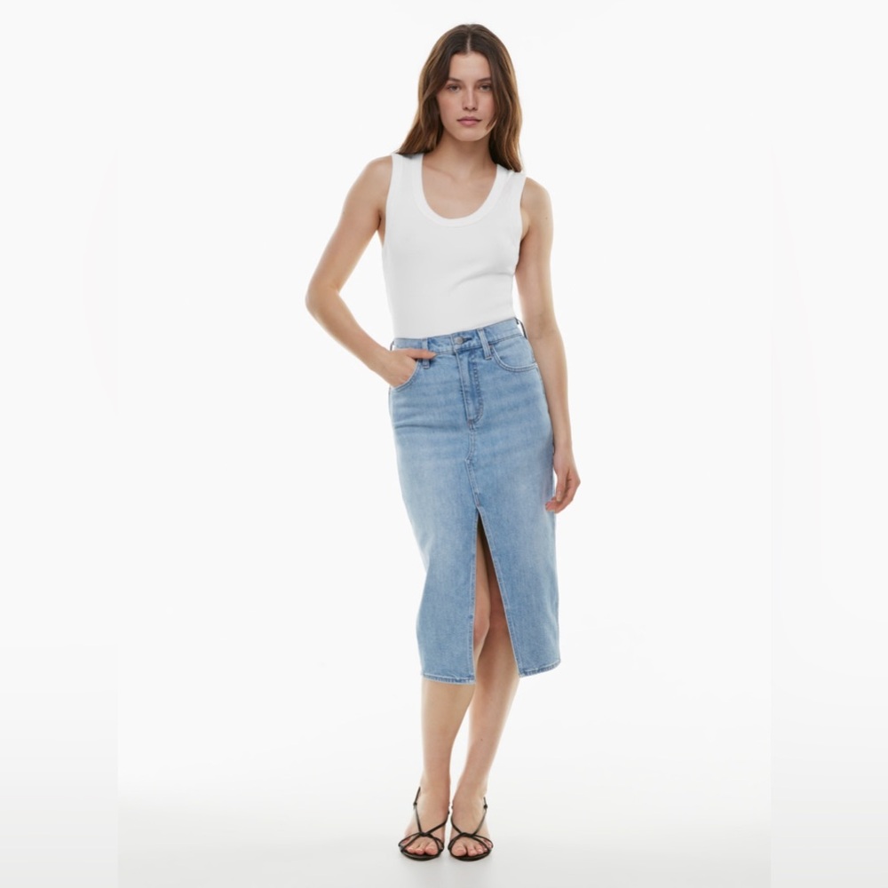 Aritzia (Denim Forum) The '90s Halle Stretch Denim Skirt in Size 29 (Size 8)
